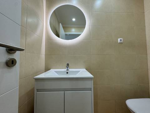 Moradia T3 com terraço e logradouro no centro da Ericeira