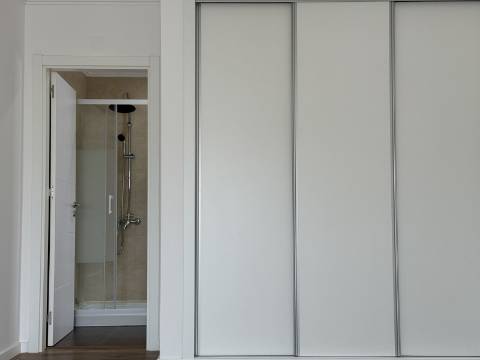 Moradia T3 com terraço e logradouro no centro da Ericeira