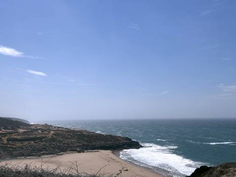 Moradia T3 com terraço e logradouro no centro da Ericeira