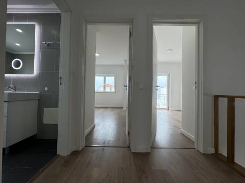 Moradia T3 com terraço e logradouro no centro da Ericeira