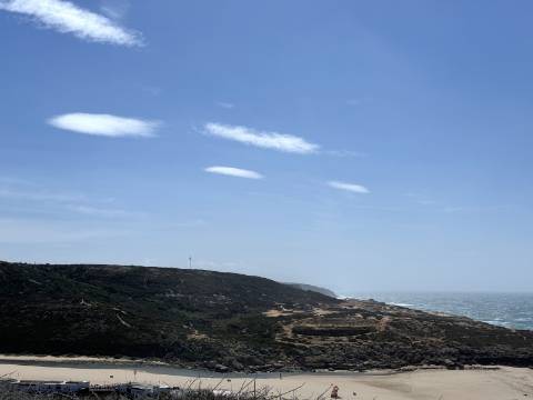 Moradia T3 com terraço e logradouro no centro da Ericeira