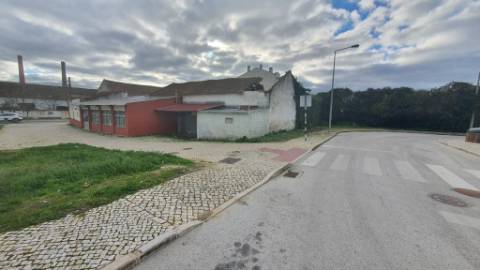 Edifício com imenso potencial no Centro do Montijo
