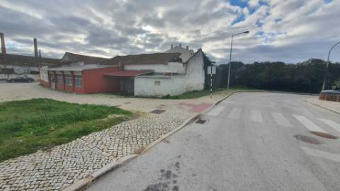 Edifício com imenso potencial no Centro do Montijo