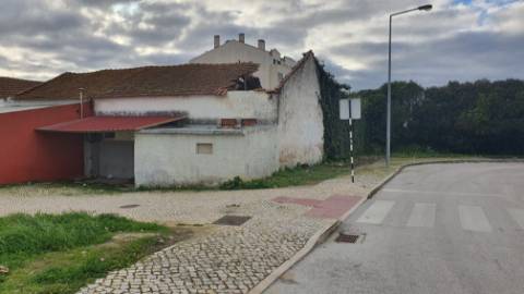 Edifício com imenso potencial no Centro do Montijo