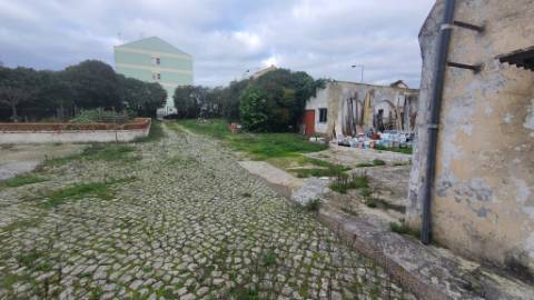 Edifício com imenso potencial no Centro do Montijo