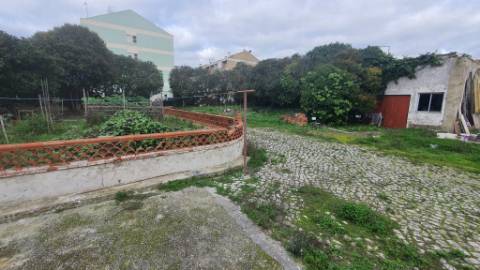 Edifício com imenso potencial no Centro do Montijo