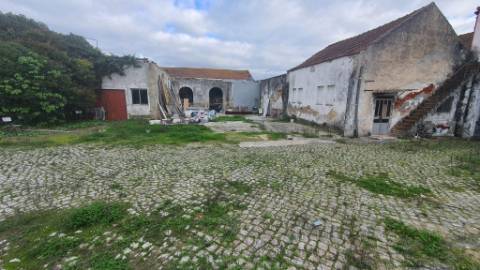 Edifício com imenso potencial no Centro do Montijo