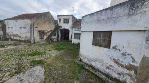Edifício com imenso potencial no Centro do Montijo