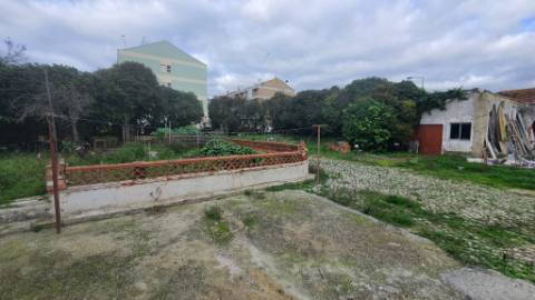 Edifício com imenso potencial no Centro do Montijo