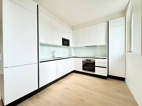 Apartamento T2 Duplex de Luxo - Condomínio ''Campo Grande 200''