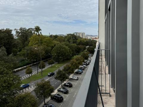 Apartamento T2 Duplex de Luxo - Condomínio ''Campo Grande 200''