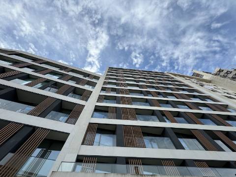 Apartamento T2 Duplex de Luxo - Condomínio ''Campo Grande 200''