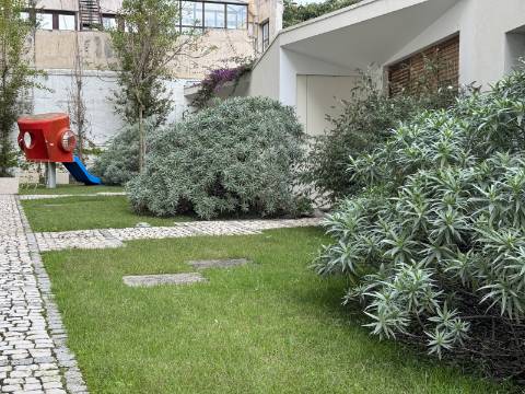 Apartamento T2 Duplex de Luxo - Condomínio ''Campo Grande 200''