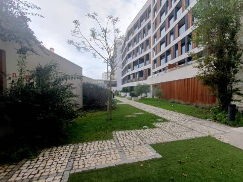 Apartamento T2 Duplex de Luxo - Condomínio ''Campo Grande 200''