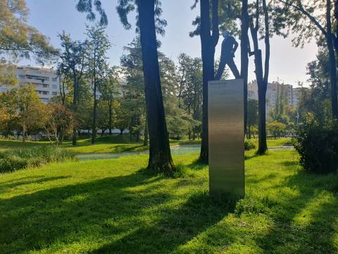 Apartamento T2 Duplex de Luxo - Condomínio ''Campo Grande 200''