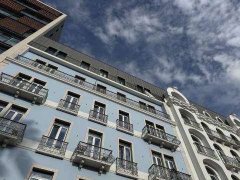 Apartamento T2 Duplex de Luxo - Condomínio ''Campo Grande 200''