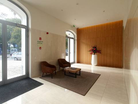 Apartamento T2 Duplex de Luxo - Condomínio ''Campo Grande 200''