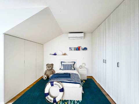 Apartamento T2 Duplex de Luxo - Condomínio ''Campo Grande 200''