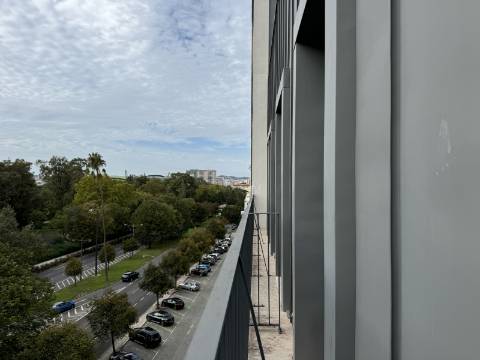 Apartamento T2 Duplex de Luxo - Condomínio ''Campo Grande 200''