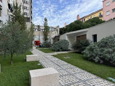 Apartamento T2 Duplex de Luxo - Condomínio ''Campo Grande 200''