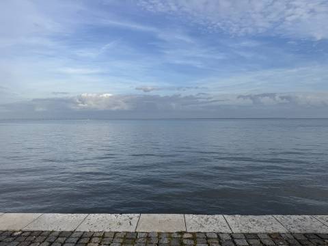 Viva o Tejo em Pleno - Apartamento T2 de Luxo com Terraço no Prata Riverside Village