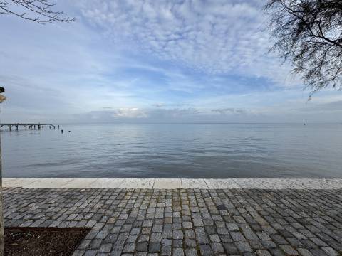 Viva o Tejo em Pleno - Apartamento T2 de Luxo com Terraço no Prata Riverside Village