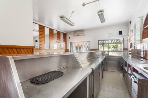 Restaurante na Charneca da Caparica pronto a funcionar