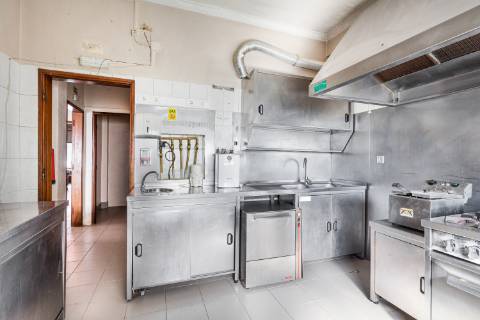 Restaurante na Charneca da Caparica pronto a funcionar