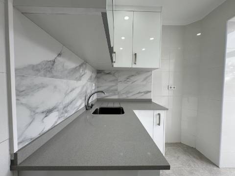 Charmoso apartamento T1 no coração do vibrante bairro de Arroios, em Lisboa.