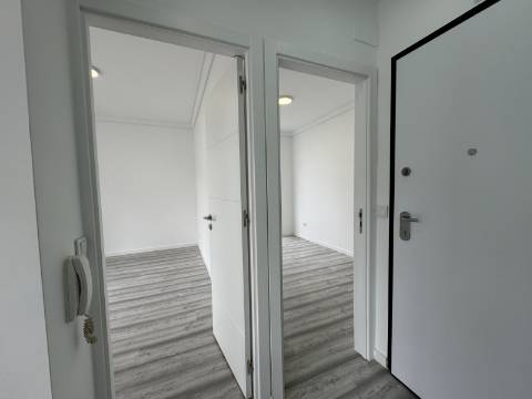 Charmoso apartamento T1 no coração do vibrante bairro de Arroios, em Lisboa.