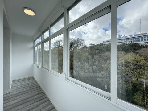 Charmoso apartamento T1 no coração do vibrante bairro de Arroios, em Lisboa.