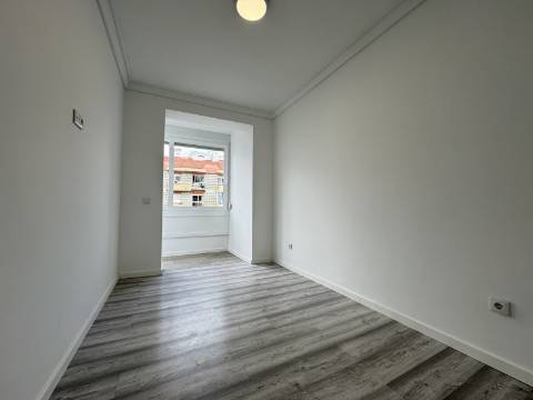 Charmoso apartamento T1 no coração do vibrante bairro de Arroios, em Lisboa.