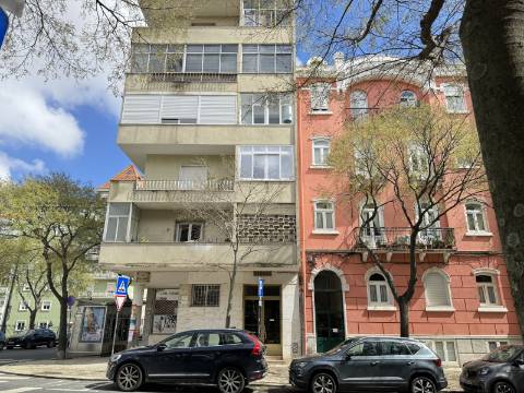 Charmoso apartamento T1 no coração do vibrante bairro de Arroios, em Lisboa.