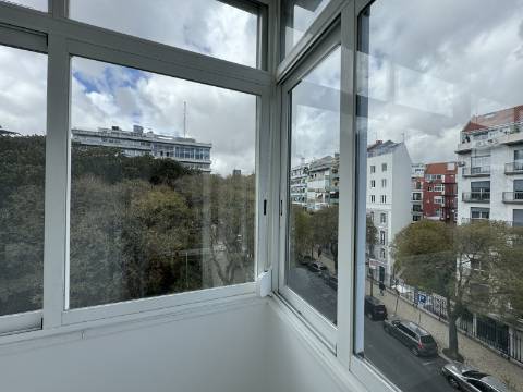 Charmoso apartamento T1 no coração do vibrante bairro de Arroios, em Lisboa.