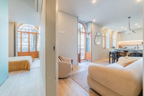 Apartamento T3 com espaçosa varanda estilo Pombalino - Av. da Liberdade, Lisboa