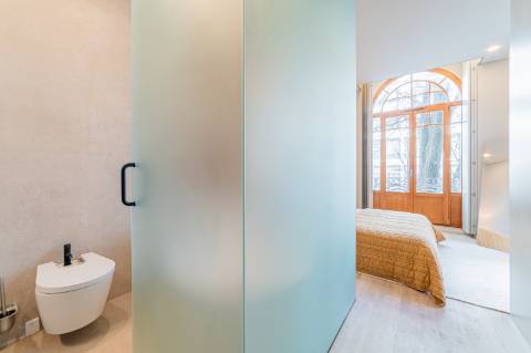 Apartamento T3 com espaçosa varanda estilo Pombalino - Av. da Liberdade, Lisboa