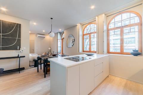 Apartamento T3 com espaçosa varanda estilo Pombalino - Av. da Liberdade, Lisboa