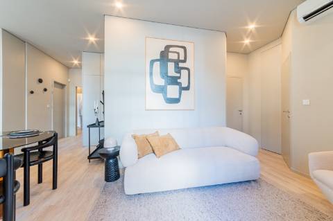 Apartamento T3 com espaçosa varanda estilo Pombalino - Av. da Liberdade, Lisboa