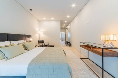 Apartamento T3 com espaçosa varanda estilo Pombalino - Av. da Liberdade, Lisboa