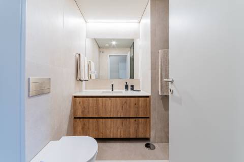 Apartamento T3 com espaçosa varanda estilo Pombalino - Av. da Liberdade, Lisboa