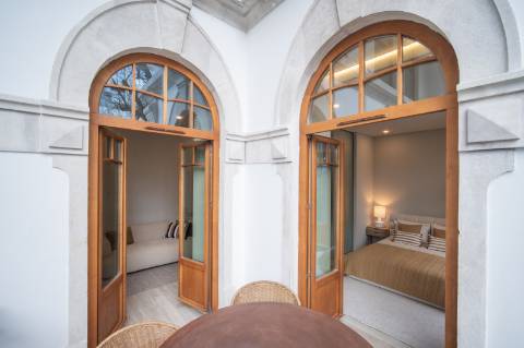 Apartamento T3 com espaçosa varanda estilo Pombalino - Av. da Liberdade, Lisboa