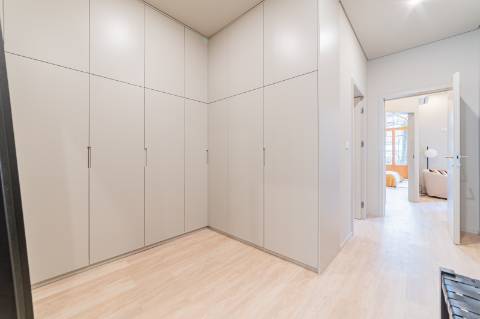 Apartamento T3 com espaçosa varanda estilo Pombalino - Av. da Liberdade, Lisboa