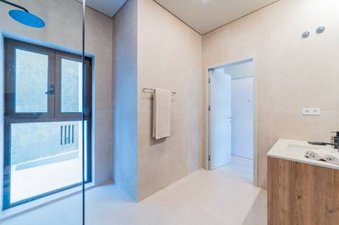 Apartamento T3 com espaçosa varanda estilo Pombalino - Av. da Liberdade, Lisboa