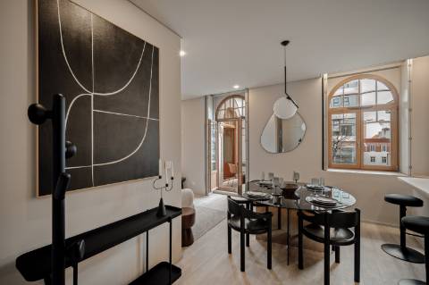 Apartamento T3 com espaçosa varanda estilo Pombalino - Av. da Liberdade, Lisboa