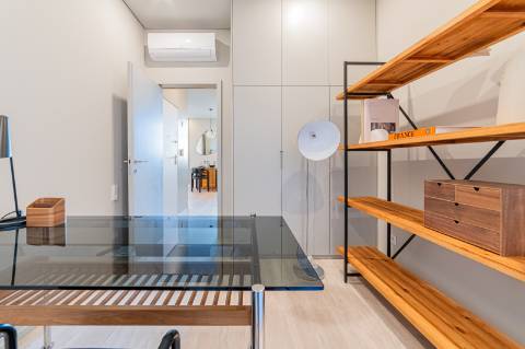 Apartamento T3 com espaçosa varanda estilo Pombalino - Av. da Liberdade, Lisboa