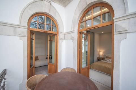 Apartamento T3 com espaçosa varanda estilo Pombalino - Av. da Liberdade, Lisboa