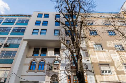 Apartamento T3 com espaçosa varanda estilo Pombalino - Av. da Liberdade, Lisboa