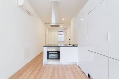 Apartamento em remodelação na zona da Graça