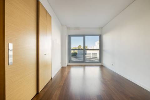 Apartamento T2 no Mais Campo Grande com varanda e 2 parqueamentos