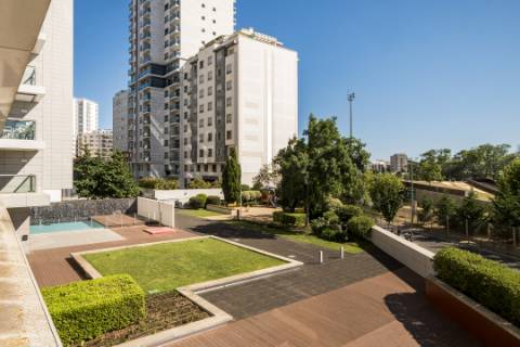 Apartamento T2 no Mais Campo Grande com varanda e 2 parqueamentos
